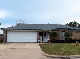 212 Colony Dr, Arlington, TX 76002