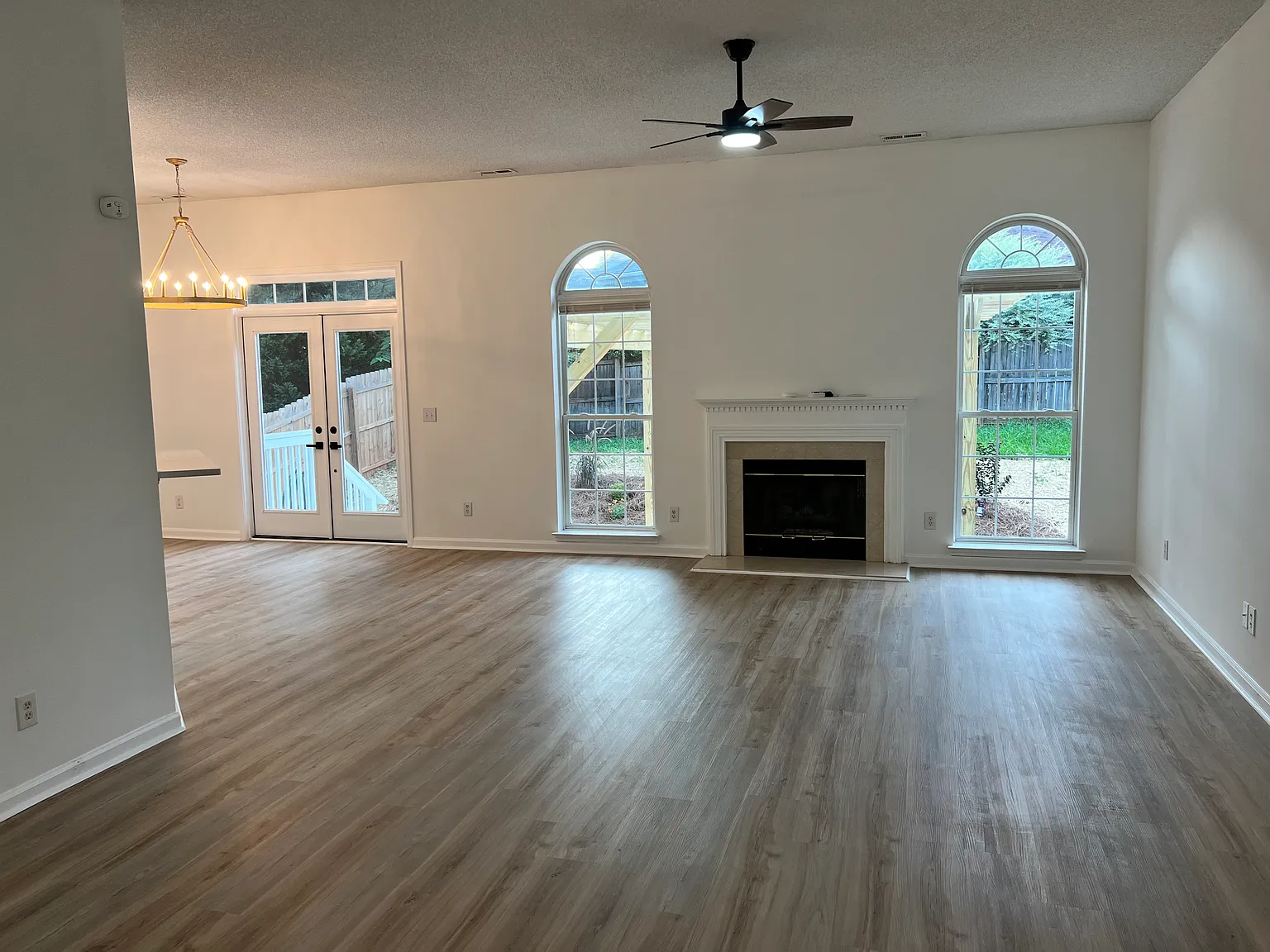 3 bed, 1900 sqft, $2,900 — Photo 4