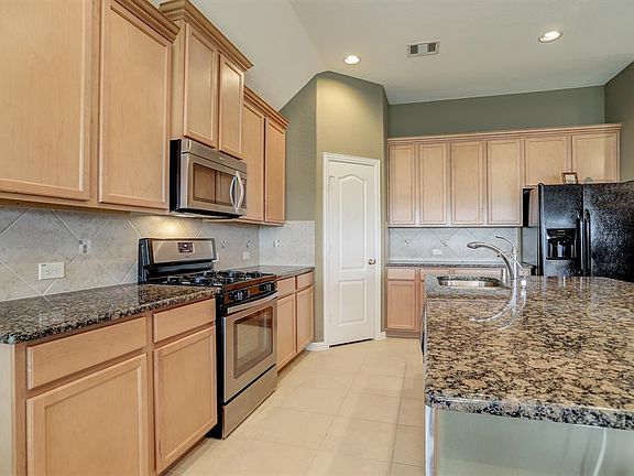 5th image of 22318 Hillington Ct