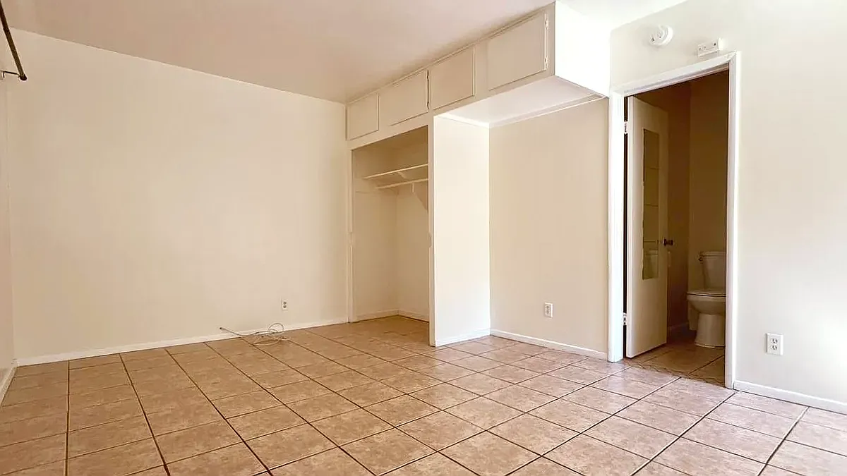 Studio, $1,600 — Photo 1