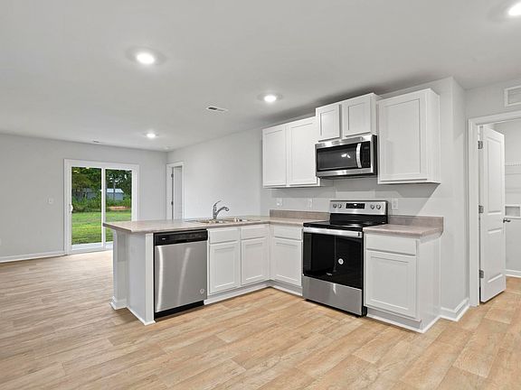 3rd image of 111 Cassidy Ln