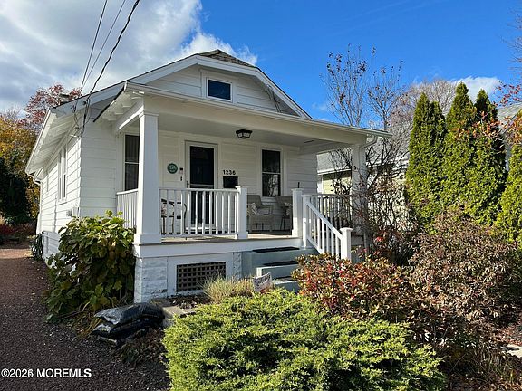 2nd image of 1236 Maplewood Road