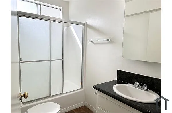 Building Photo - 534 N Heliotrope Dr #2
