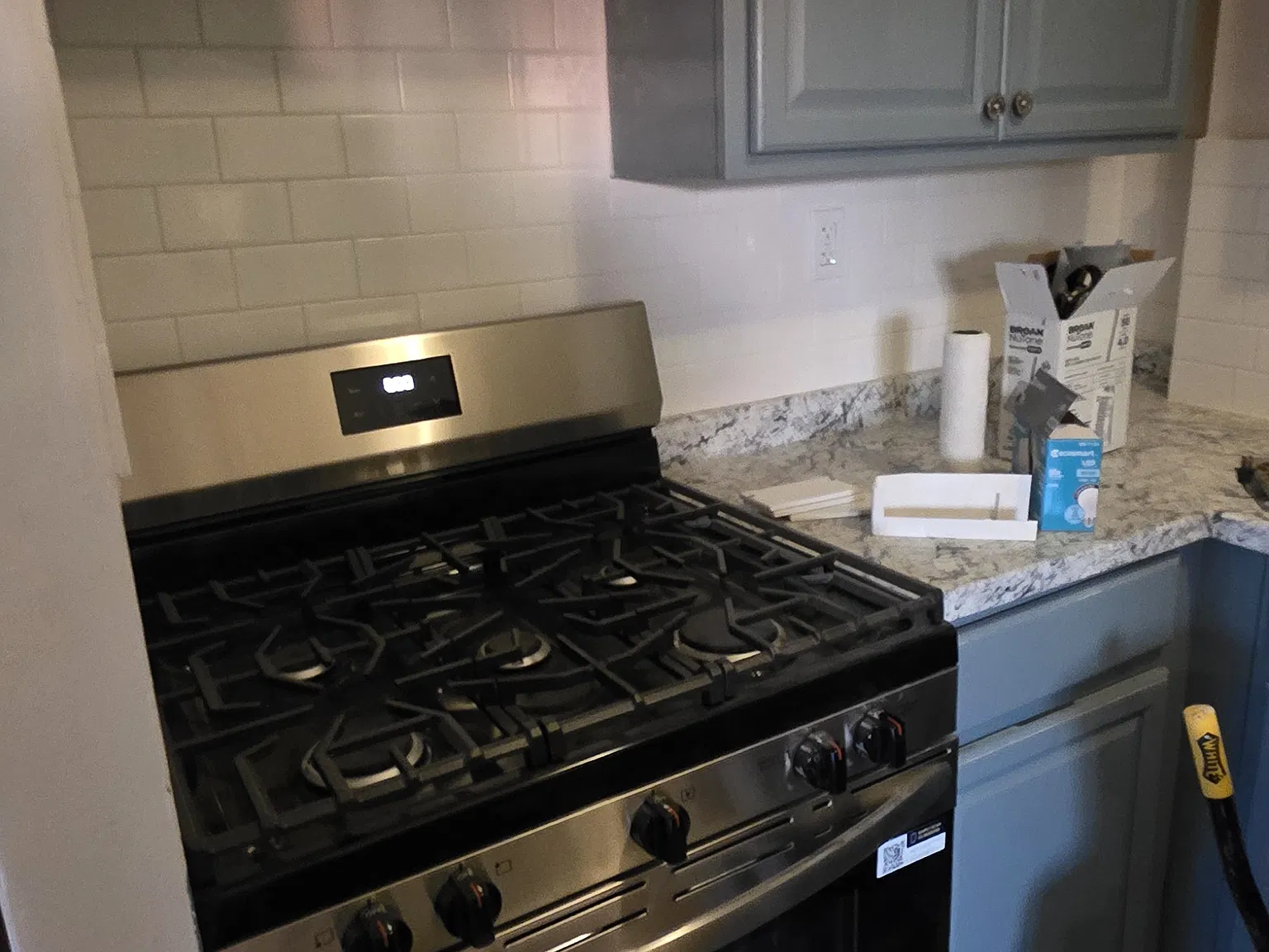 3 bed, 1200 sqft, $3,753 — Photo 2