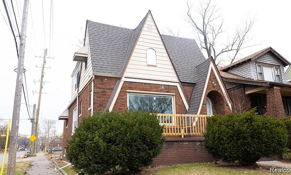 1st image of 15003 Manor St