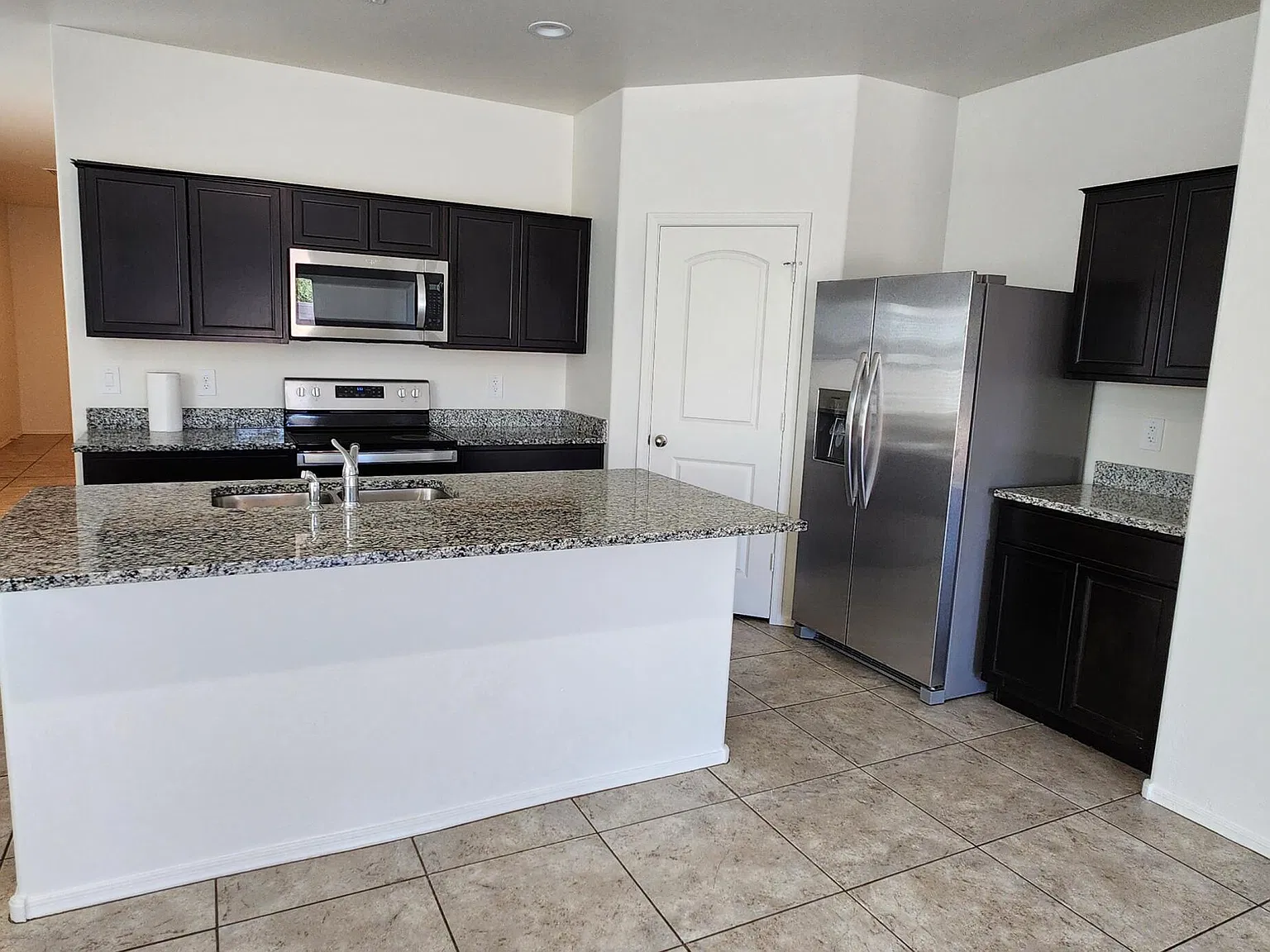 3 bed, 2.0 bath, 1571 sqft, $1,675 — Photo 3