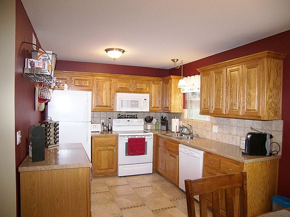 4th image of 1208 NW Scenic Dr