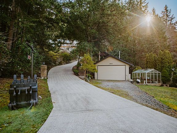 2nd image of 8846 Redrooffs Rd