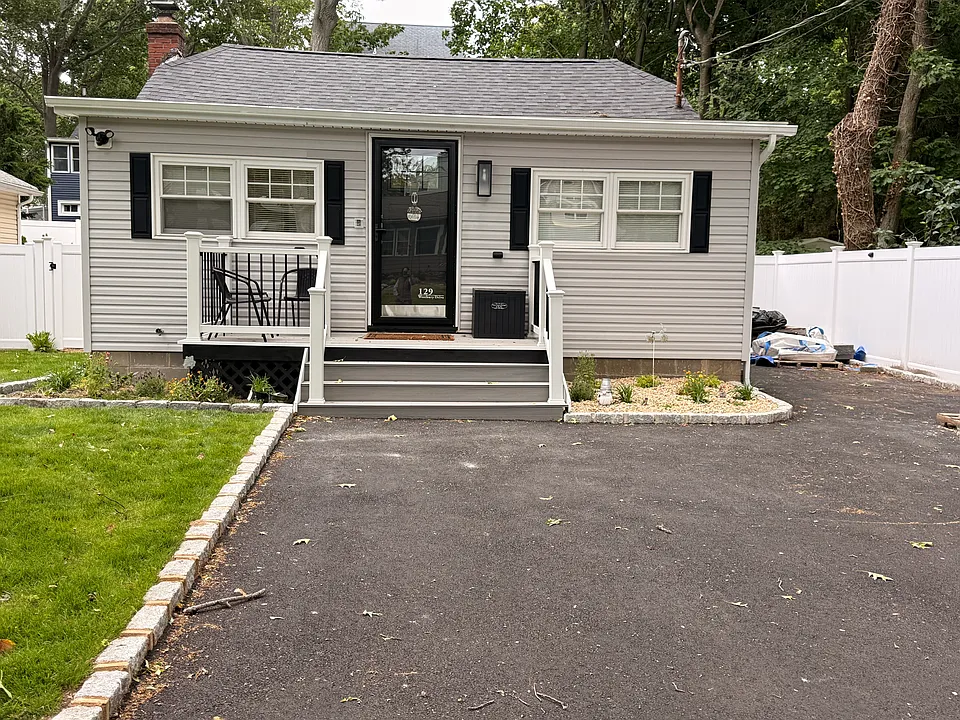 129 Westbury Dr