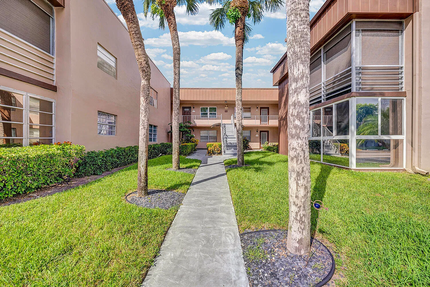 1 bed, 1.5 bath, 760 sqft, $1,500 — Photo 2