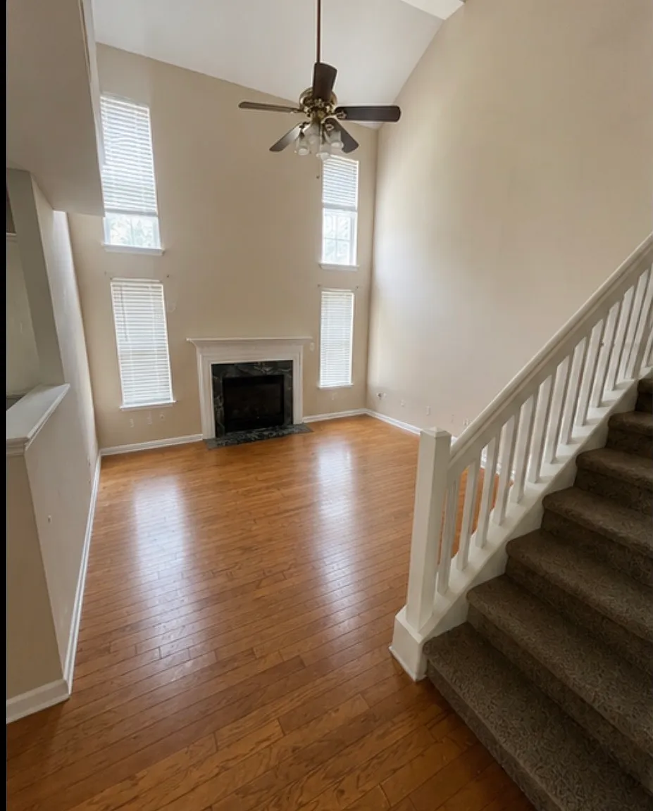 2 bed, 2.5 bath, 1603 sqft, $2,300 — Photo 3