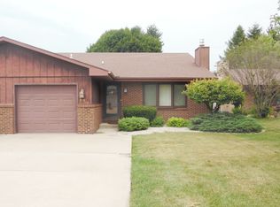 820 W McKinley Rd, Ottawa, IL 61350