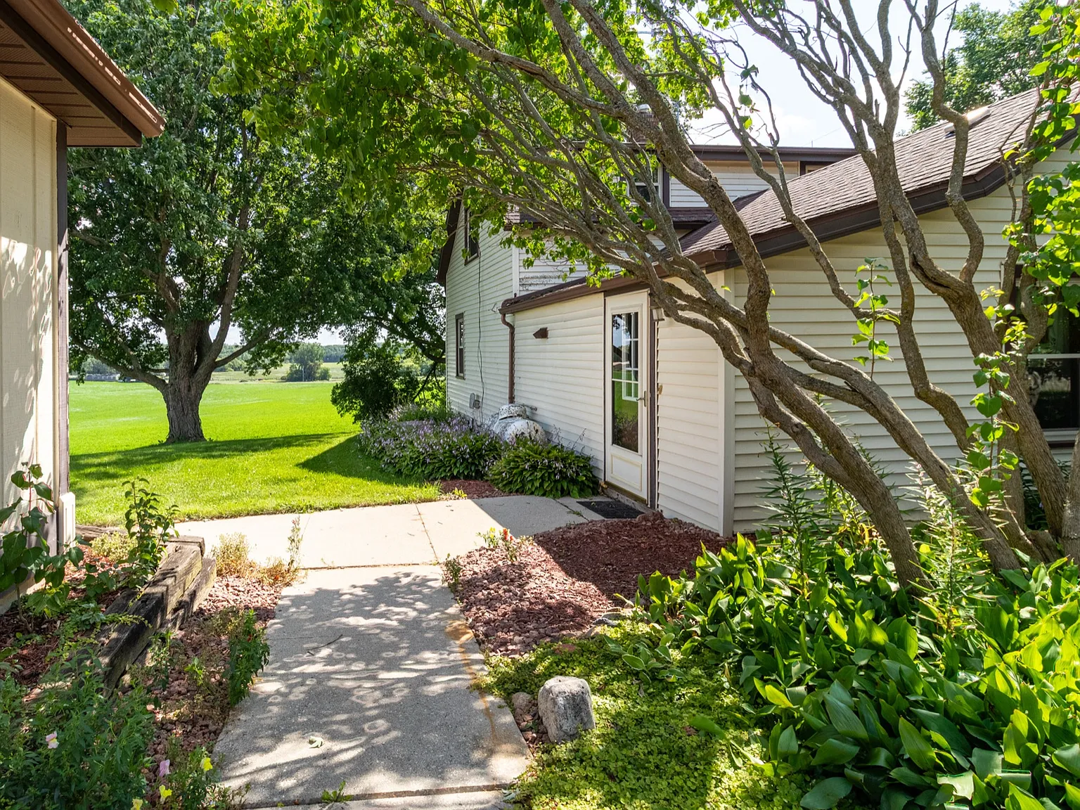 2 bed, 1400 sqft, $1,600 — Photo 4