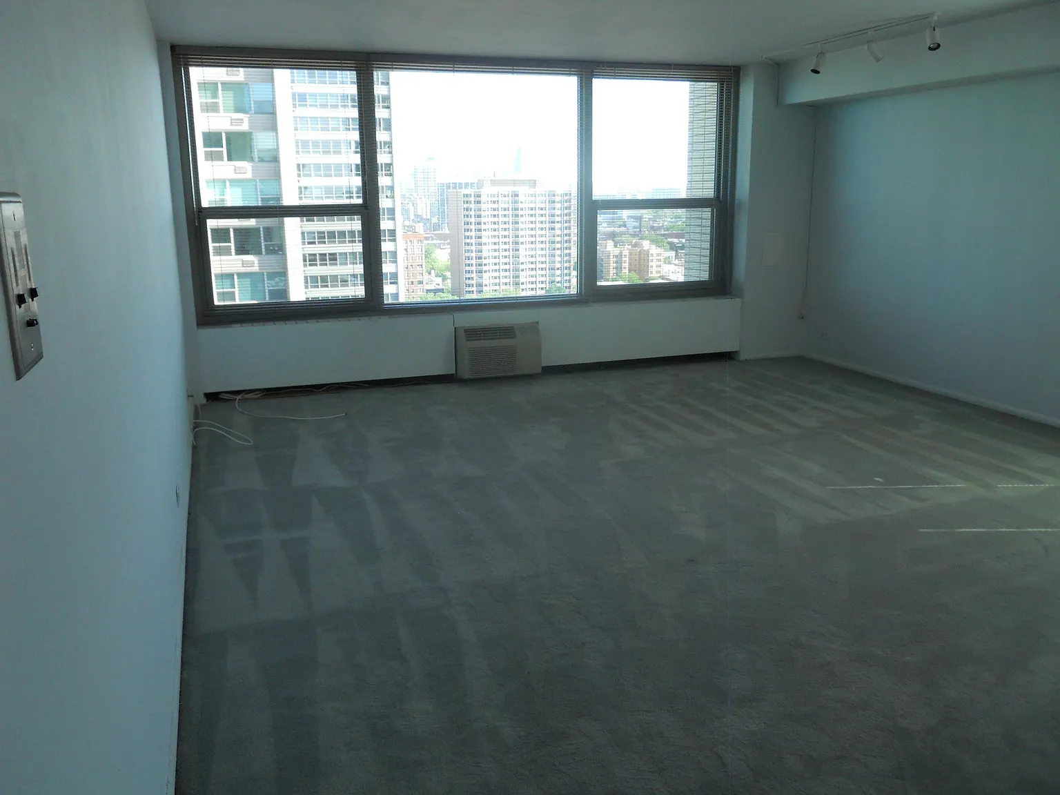 1 bed, 908 sqft, $2,100 — Photo 1
