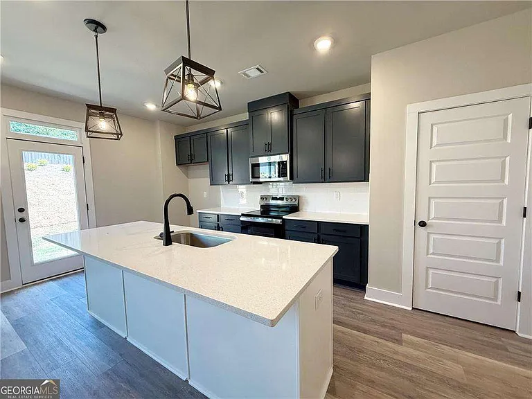 5704 Urban Vlg W — Photo 14