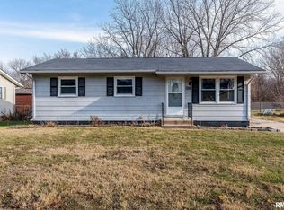 8221 9th St W, Rock Island, IL