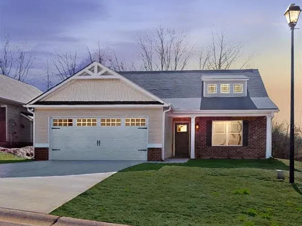 194 Sugar Creek Dr, Cornelia, GA 30531