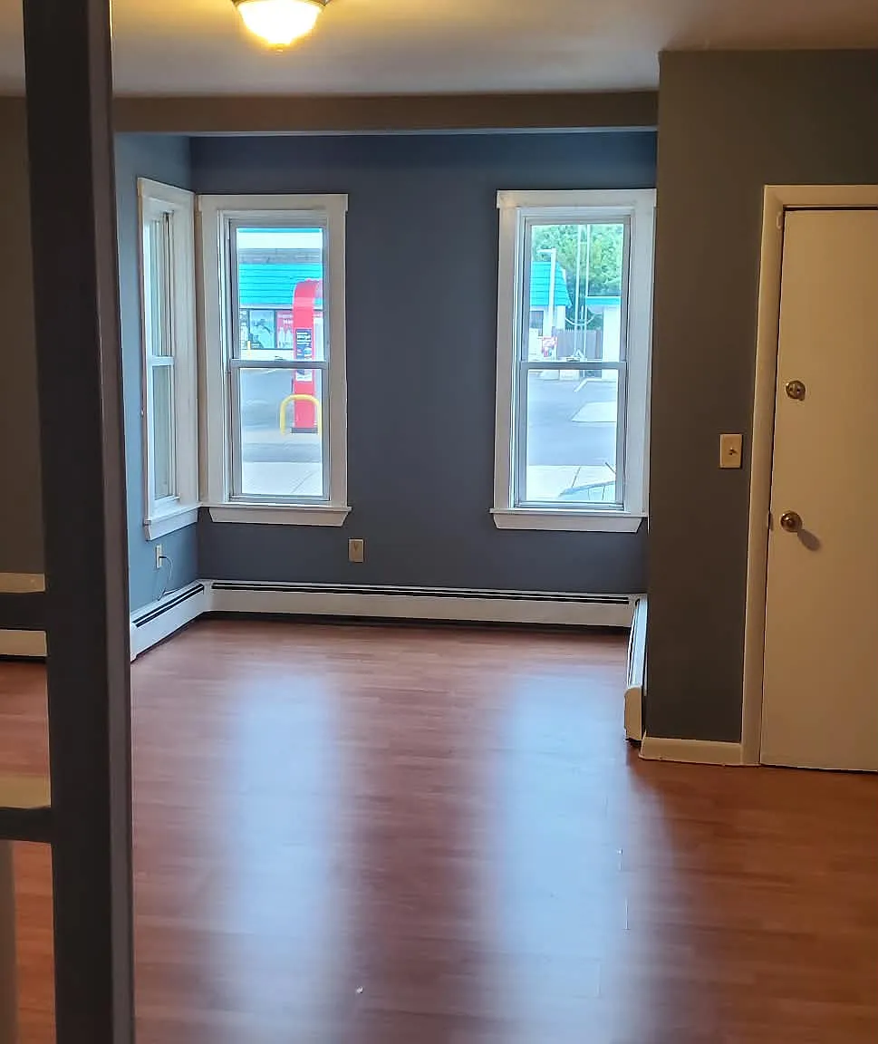 3 bed, $2,000 — Photo 1