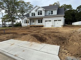 1 Lotto Ct, Lake Grove, NY 11755
