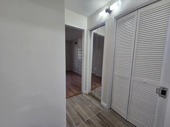 133 Harmon Cove Tower image 15 of 40