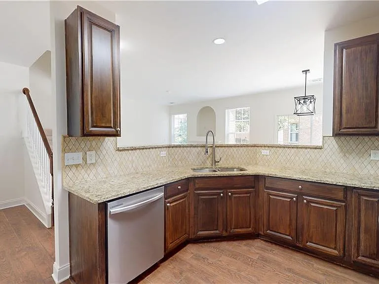 3249 Brockenhurst Dr — Photo 7