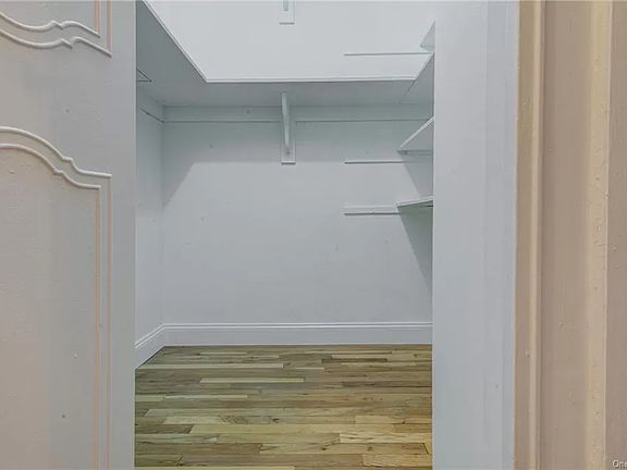 2nd image of 1200 E 53rd St APT 6A
