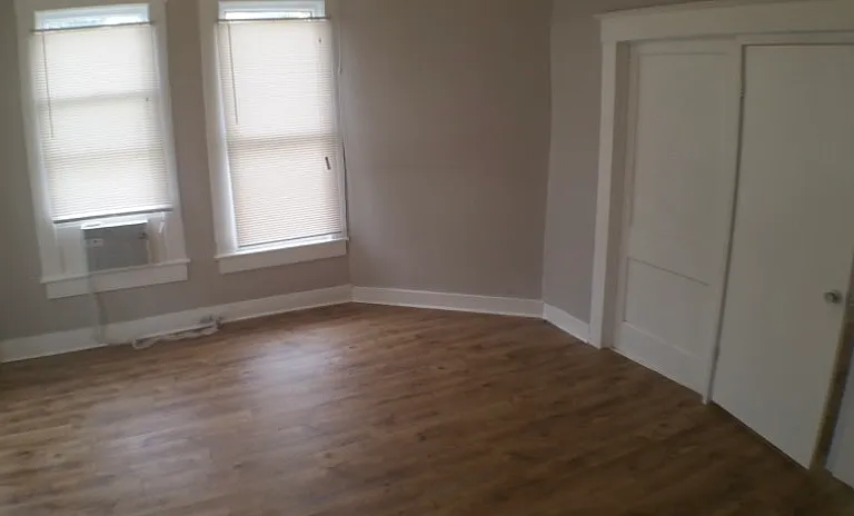 1138 W Ashby Pl #1 — Photo 2