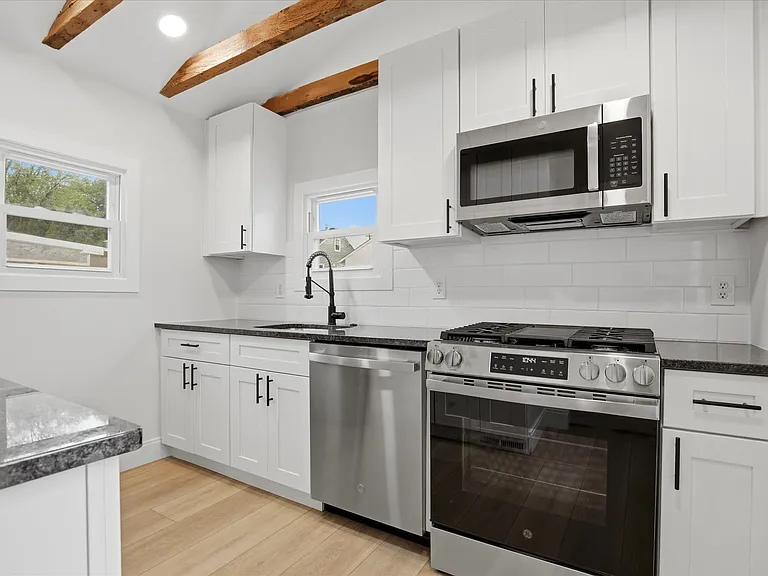 125 Warren St — Photo 5