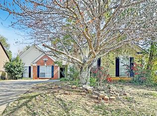 2880 Camelot Woods Dr, Lawrenceville, GA 30044