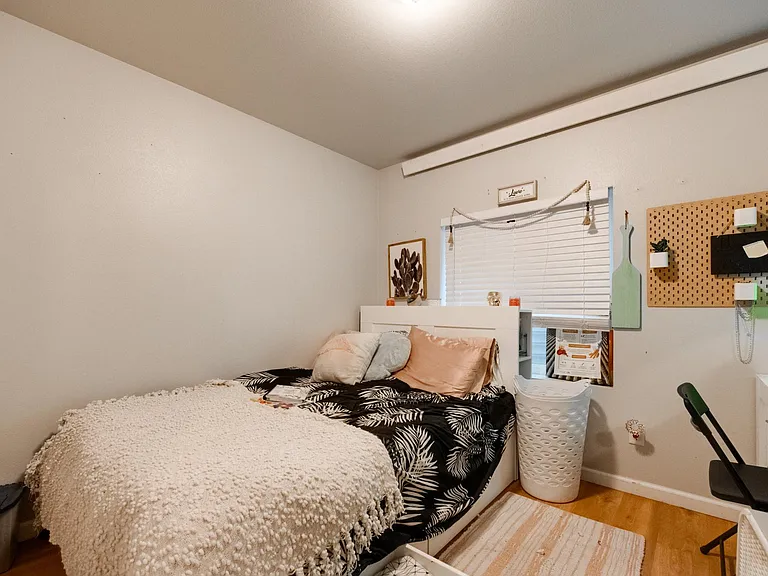 415 E Bradley St #BASEMENT — Photo 13