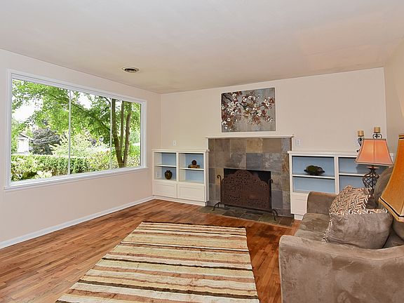 4th image of 14343 Fremont Ave N