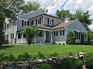 38 Lockwood Ln, Riverside, CT 06878