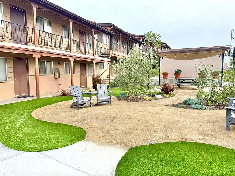 7821 Linda Vista Road — Photo 11