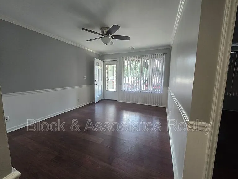 702 Westbrook Ct — Photo 5