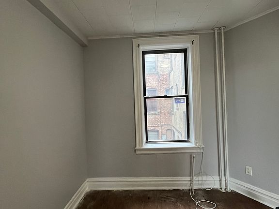4th image of 84 Romaine Ave APT 6