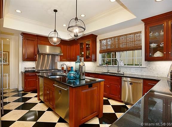 2nd image of 128 Paloma Dr