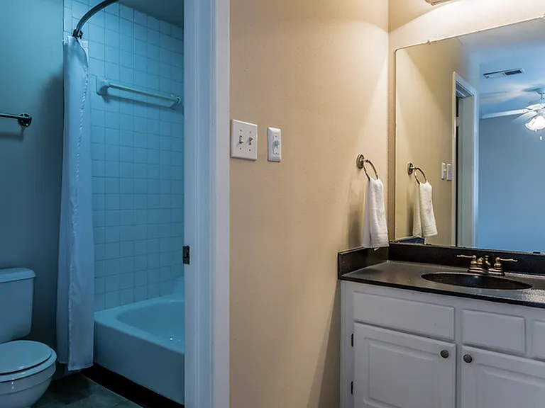 Doral-Main Bathroom