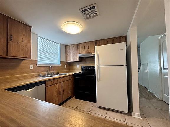 5th image of 718 N Woodlawn Ave