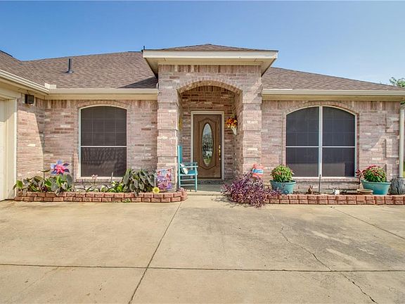 3rd image of 3103 Creekside Dr