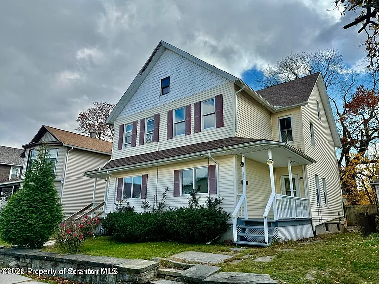 330 N Sumner Ave — Photo 1