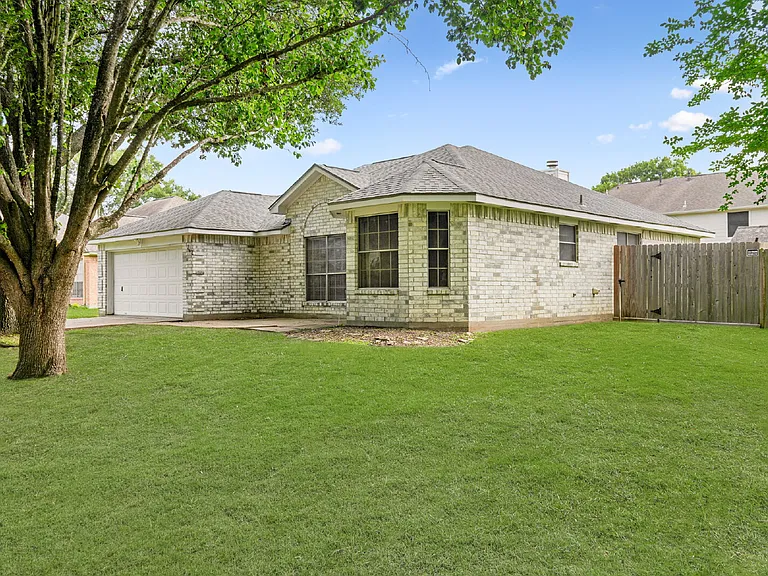 1242 Hunter Wood Dr — Photo 6