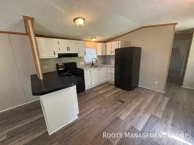 2 Bed 1 Bath Home Available for Lease at Royal Highlander - Apply Now! — Photo 3