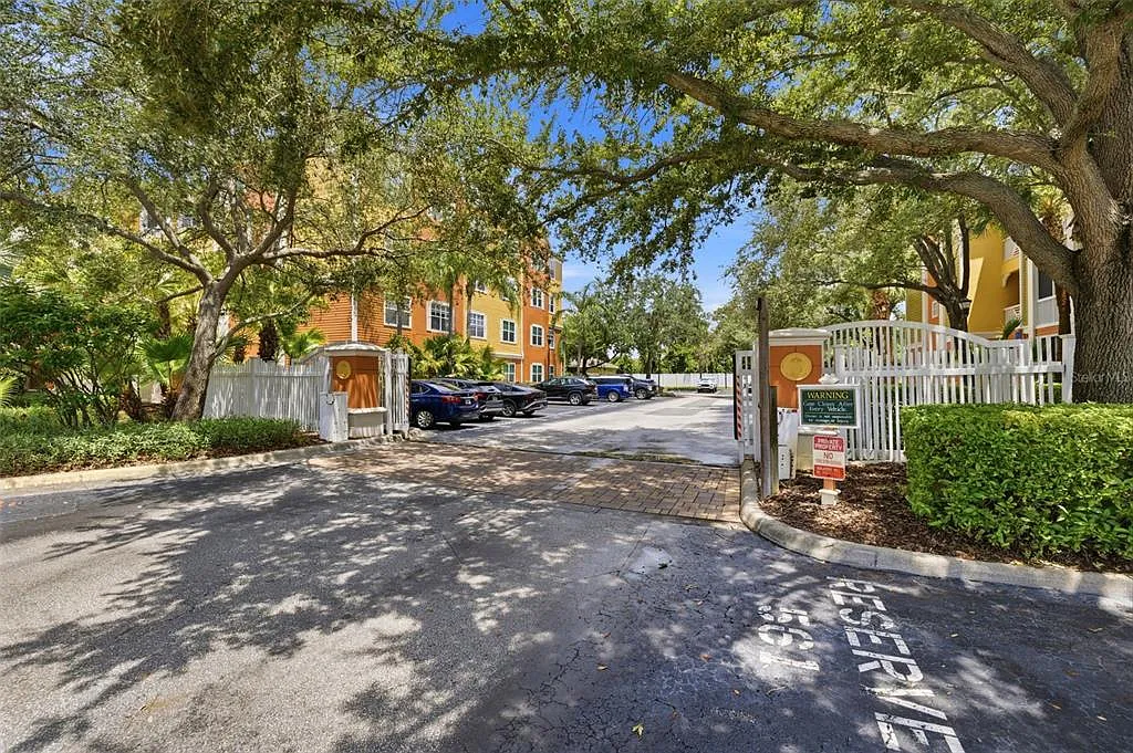 1 bed, 1.0 bath, 867 sqft, $1,595 — Photo 4