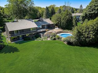 380 Lindale Dr, Cedarburg, WI 53012