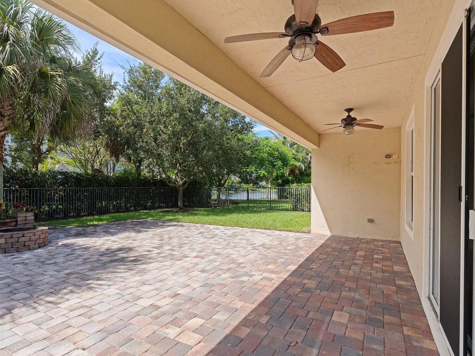 3 bed, 2.5 bath, 2322 sqft, $5,000 — Photo 3