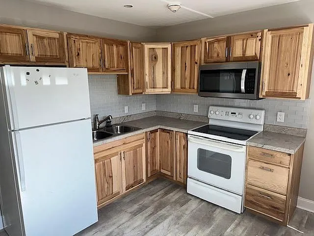 1251 Mount Hope Ave #B — Photo 8