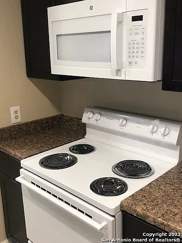 2 bed, 2.5 bath, 1200 sqft, $1,060 — Photo 4
