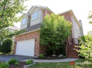 11 Park Place Cir, Hawthorn Woods, IL 60047