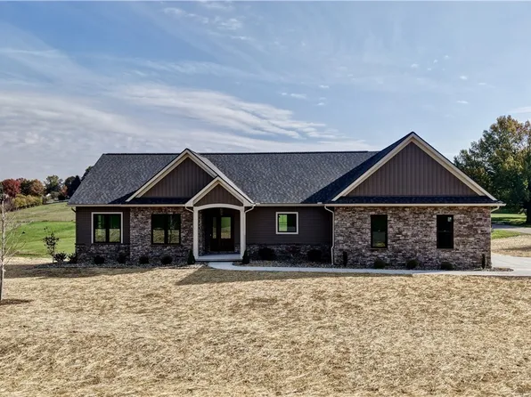 379 Olde Orchard Dr NE, Bolivar, OH 44612