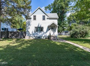 616 6th Ave S, Grand Forks, ND 58201